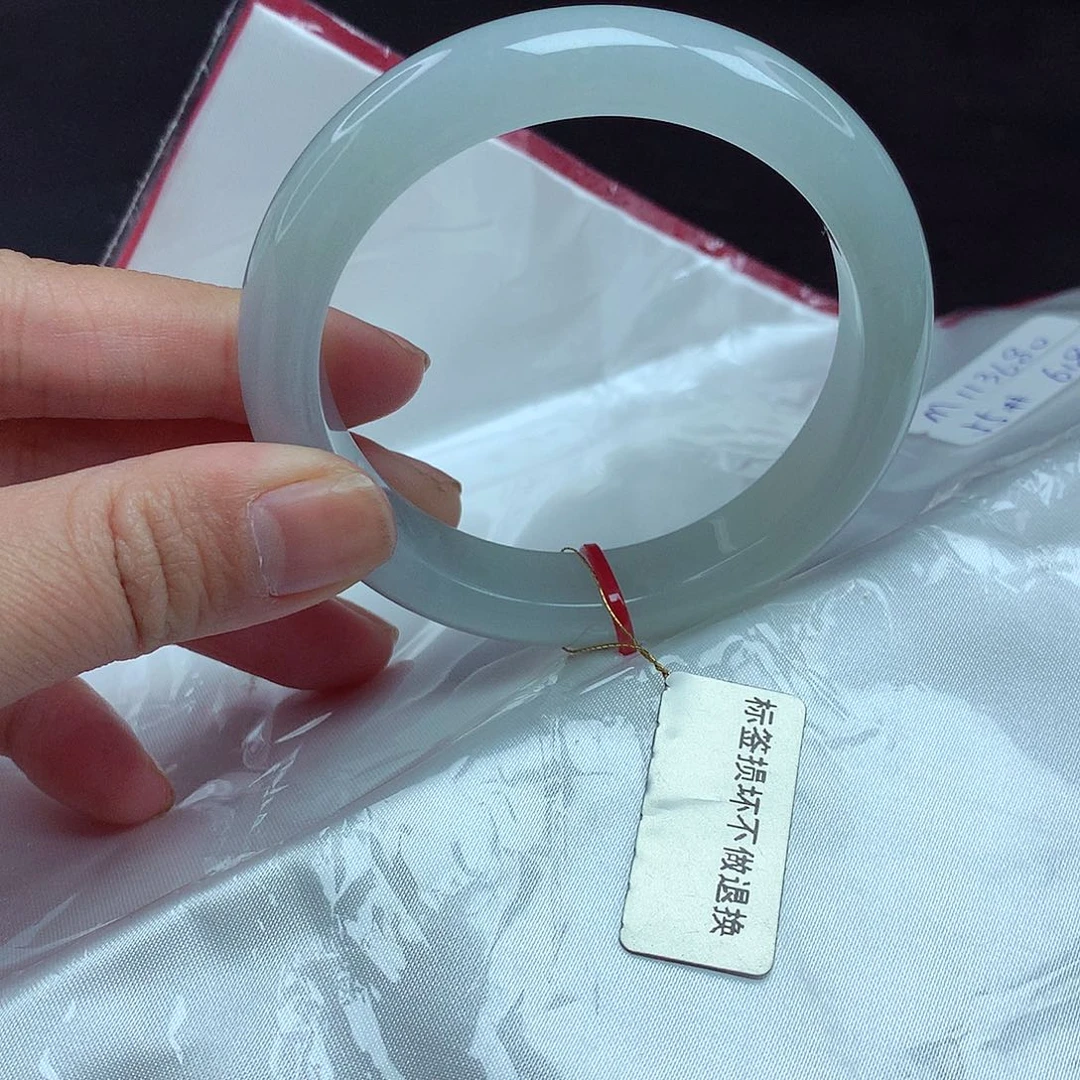 翡翠手镯未镶嵌55圈680