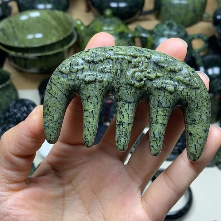 蛇纹石玉未镶嵌项链蛇纹福梳