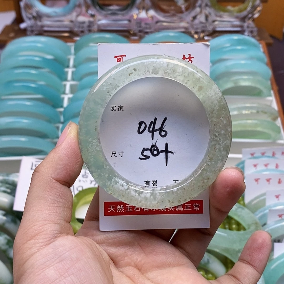 【闪购商品】蛇纹石玉手镯未镶嵌火****o