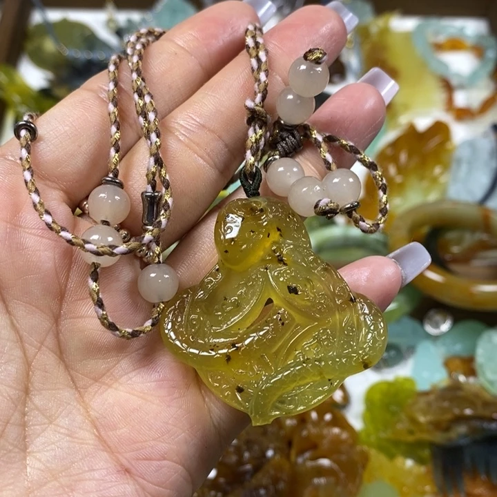 蛇纹石玉未镶嵌吊坠