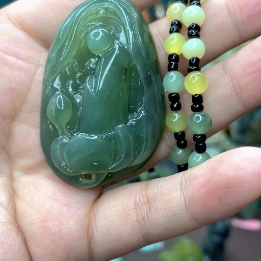 蛇纹石玉颈饰未镶嵌