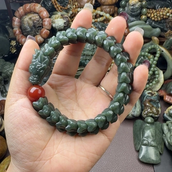 透闪石质玉未镶嵌珠宝奇石