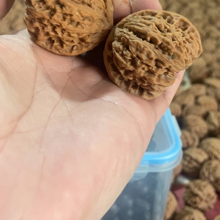 1***2文玩核桃吊坠南疆石凹底团子