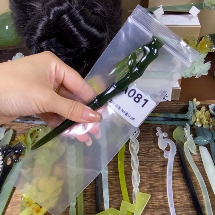 爱***然未镶嵌蛇纹石玉发饰