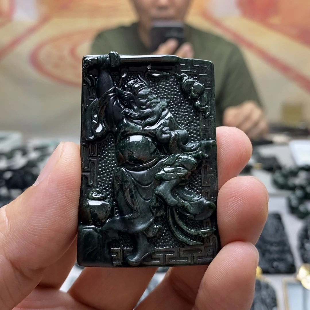 翡翠未镶嵌颈饰钟馗