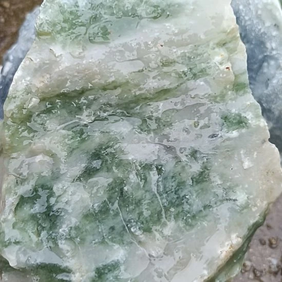 未镶嵌蛇纹石玉珠宝奇石