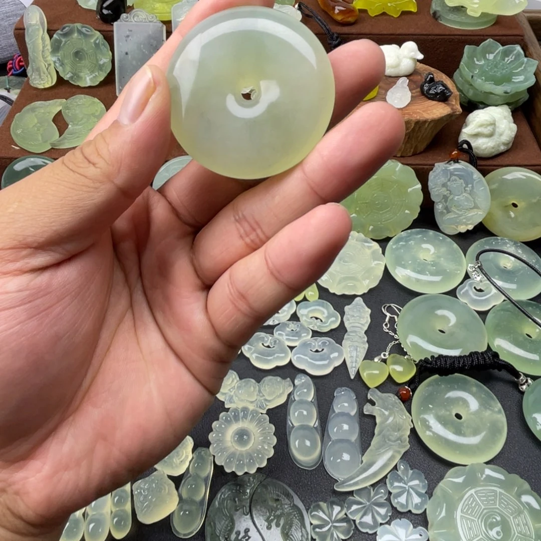 未镶嵌蛇纹石玉颈饰