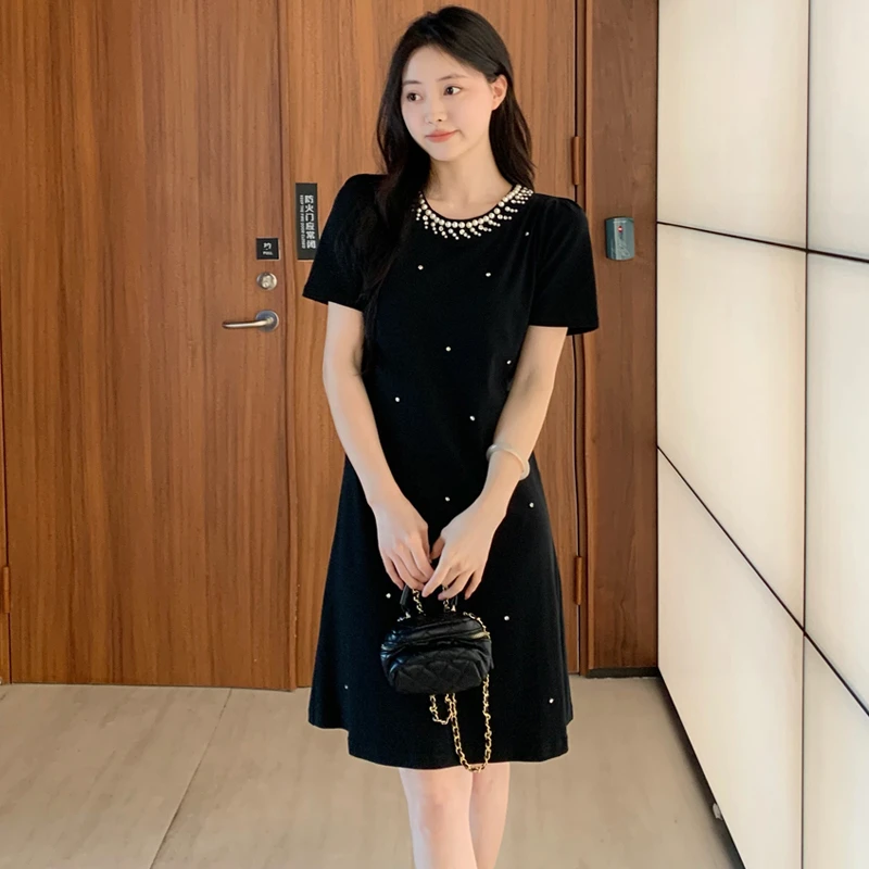 2025新款法式气质小黑裙高级感穿搭显瘦钉珠圆领连衣裙女680