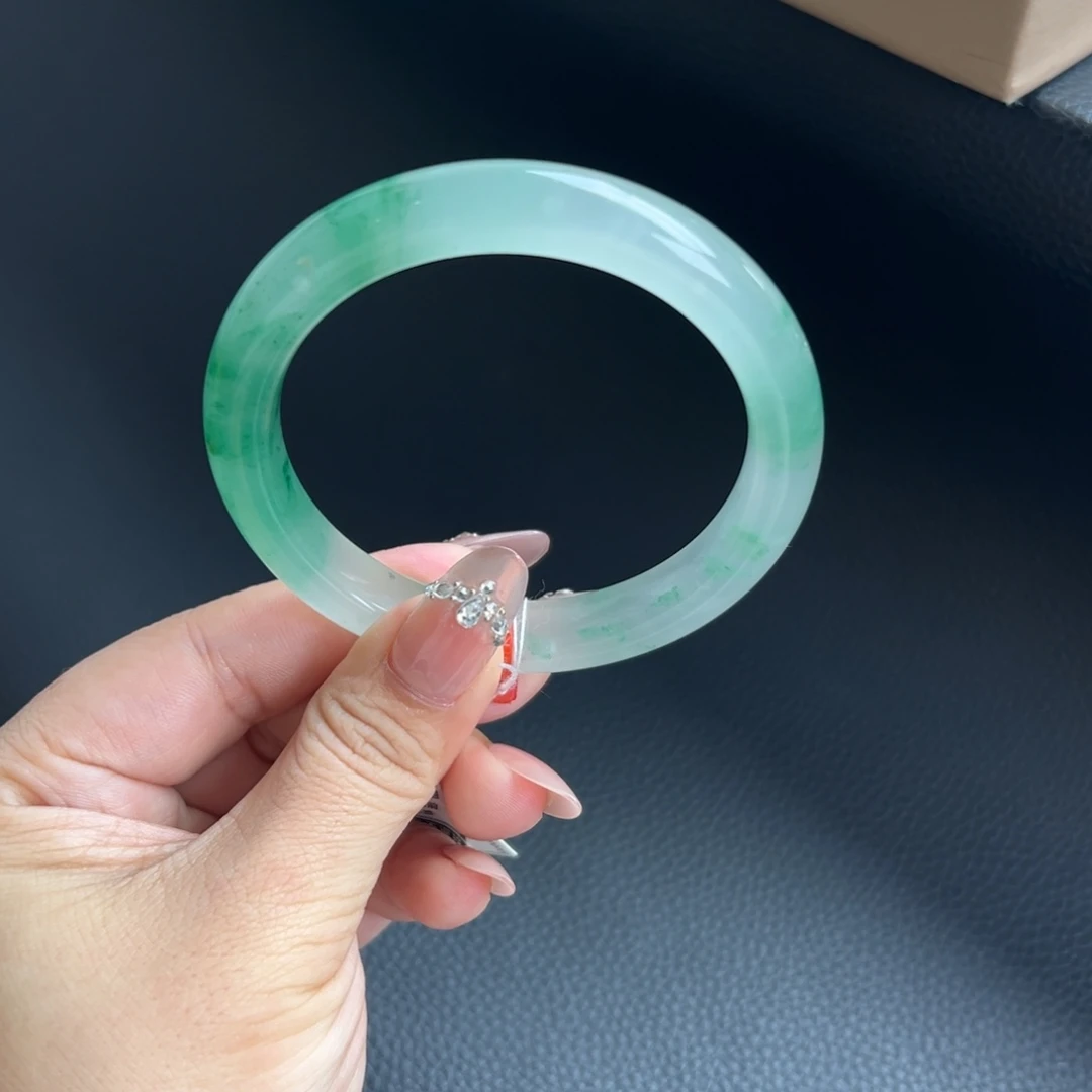 杨****石英质玉未镶嵌手镯59.4