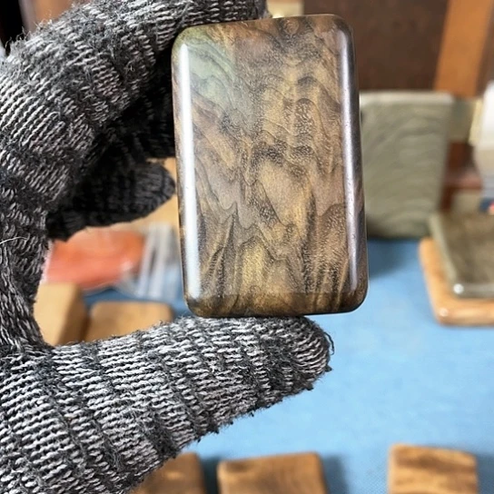 【闪购商品】巨**熊金丝楠阴沉木手把件