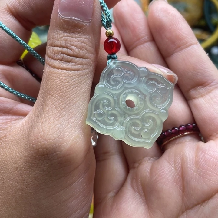 蛇纹石玉未镶嵌吊坠