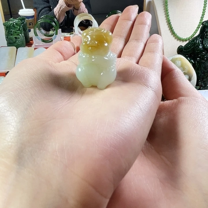 和田玉（糖玉）未镶嵌挂件