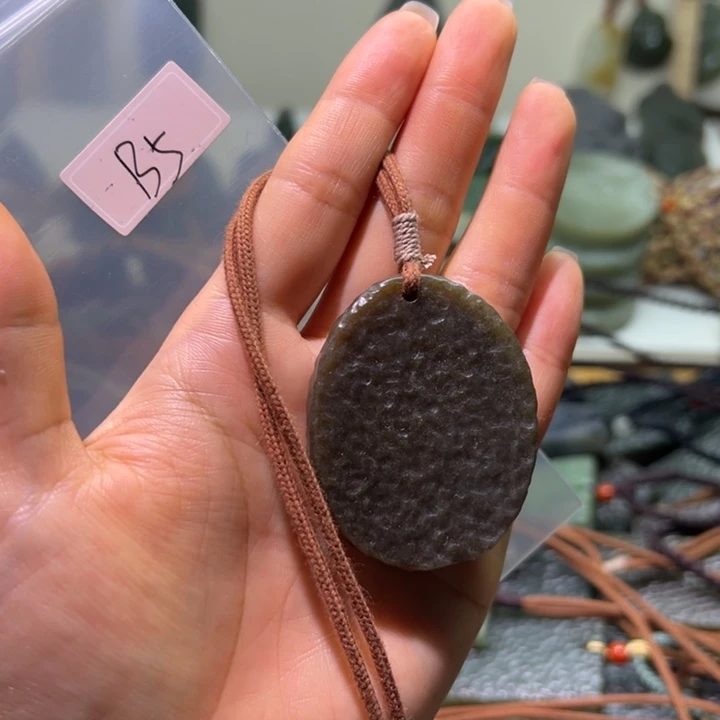 颈饰未镶嵌和田玉（糖玉）