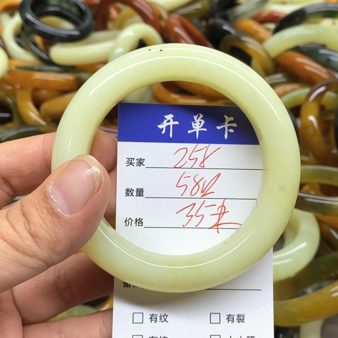 蛇纹石玉未镶嵌手镯