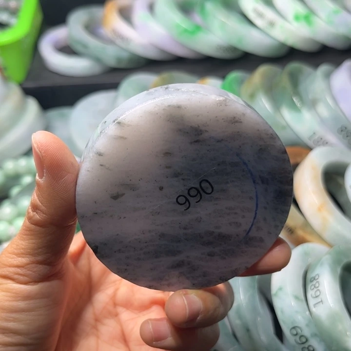 定制翡翠未镶嵌手镯