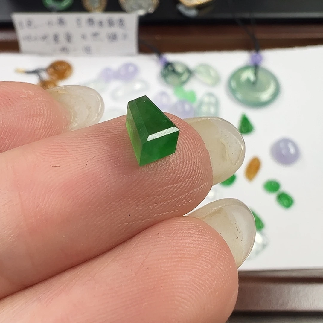 颈饰未镶嵌翡翠随型
