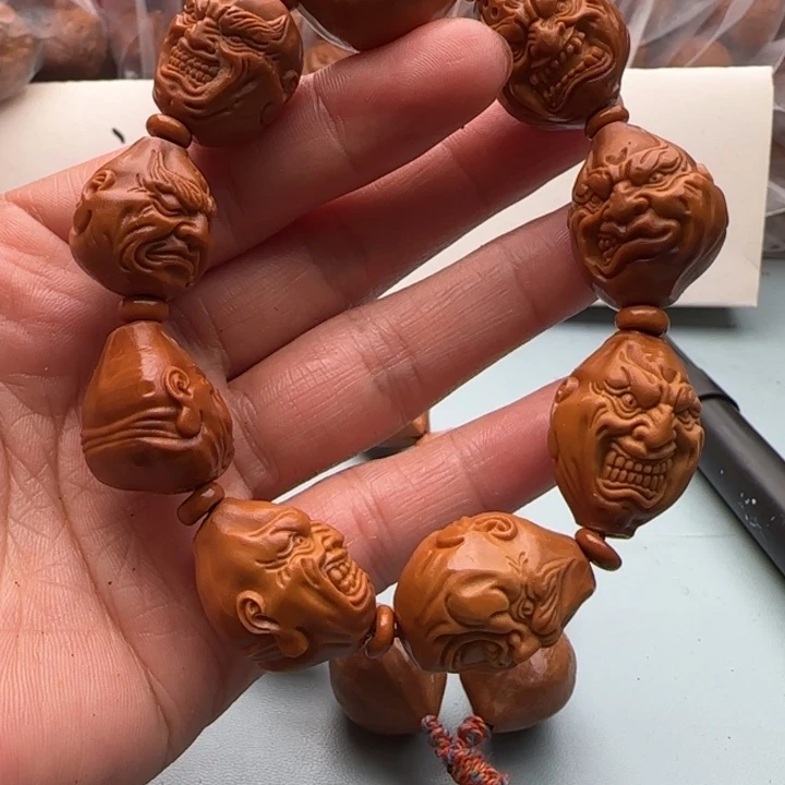 橄榄核手串雕刻工艺