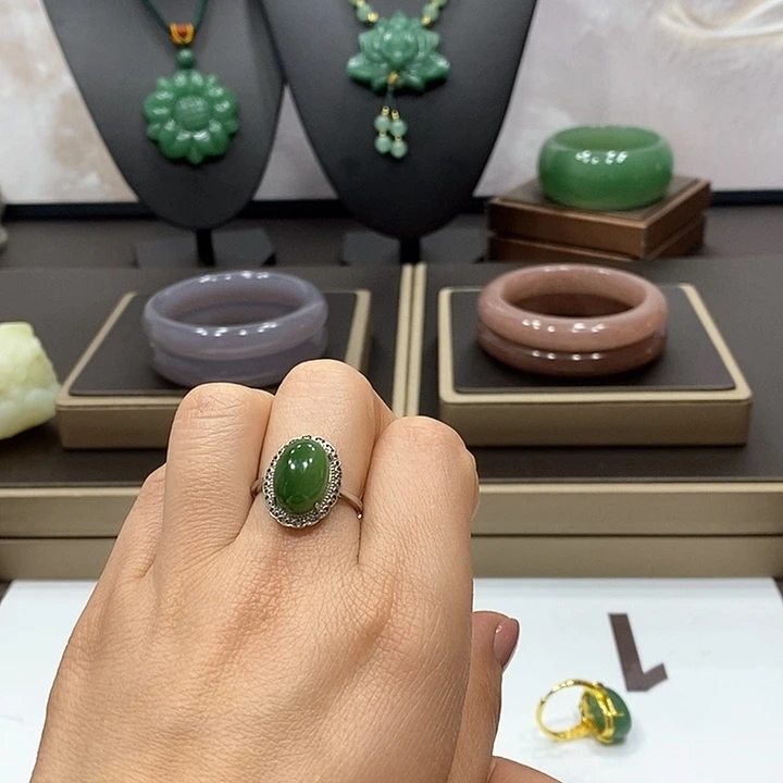 东陵石手镯未镶嵌