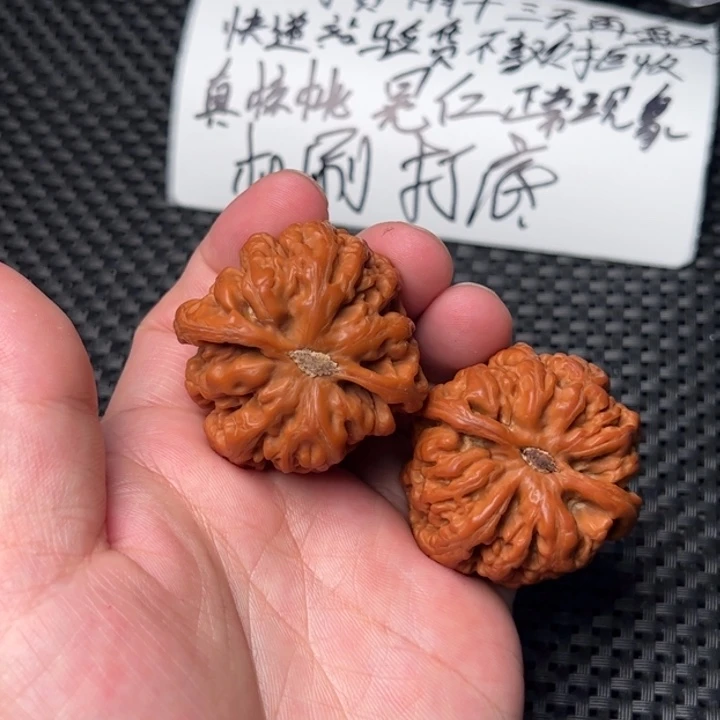 文玩核桃吊坠是****45粗筋