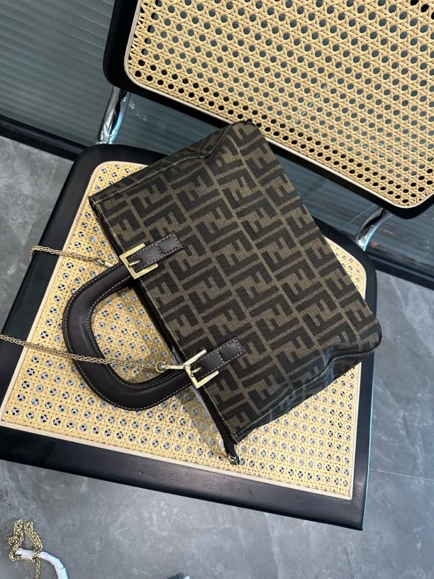 99新 FENDI/芬迪 芬迪 老花小托特手提单肩包/11264633