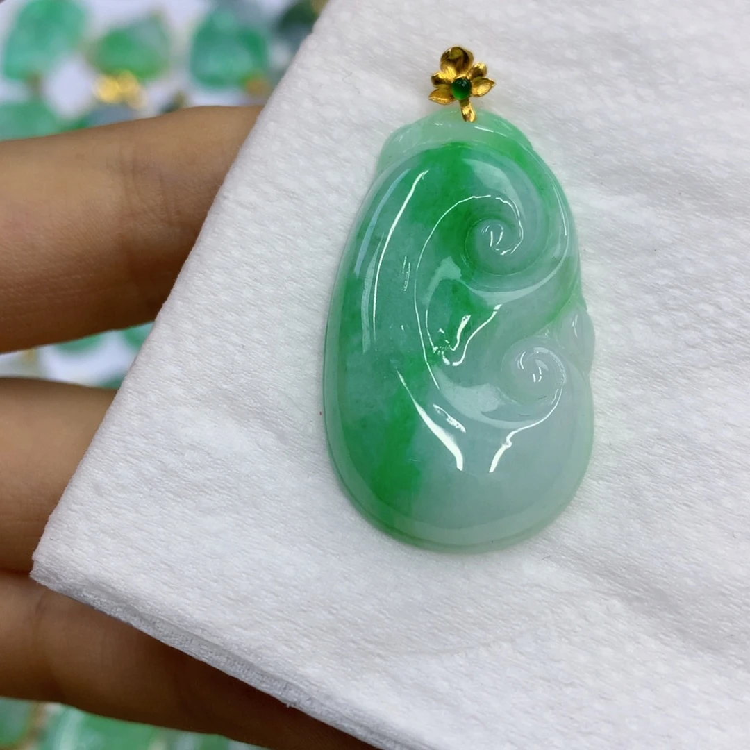 翡翠18K金镶嵌颈饰