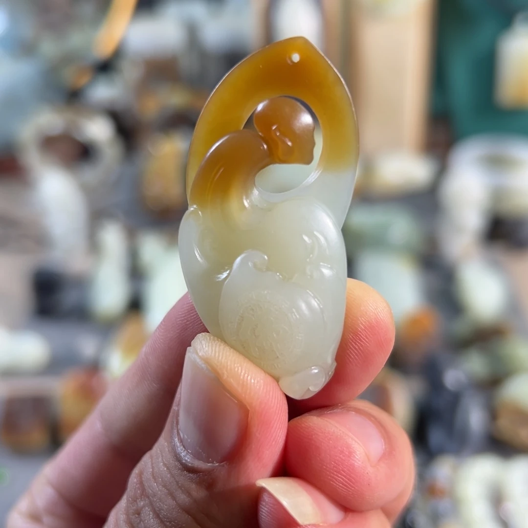 和田玉未镶嵌颈饰且末金料