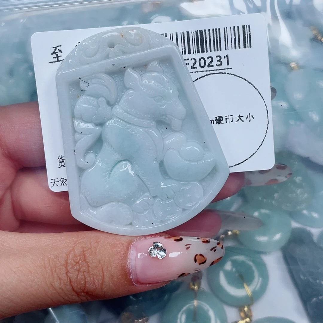 吊坠(不含链)未镶嵌翡翠