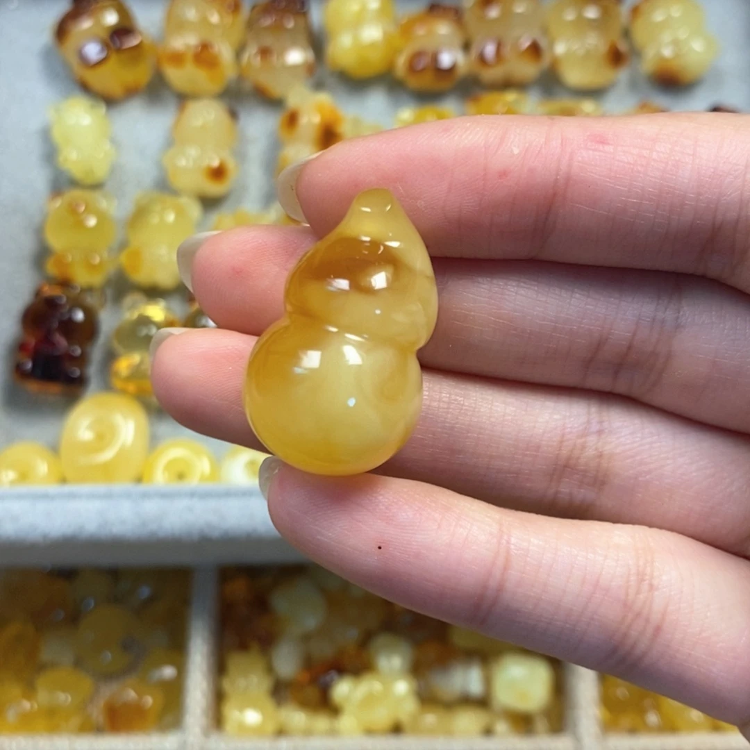 未镶嵌颈饰琥珀葫芦