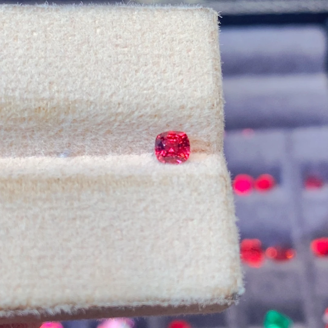 裸石未镶嵌尖晶石