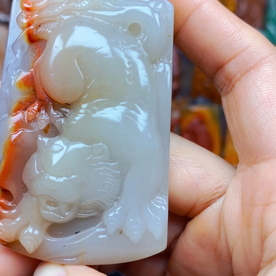 石英质玉（黄龙玉）未镶嵌颈饰