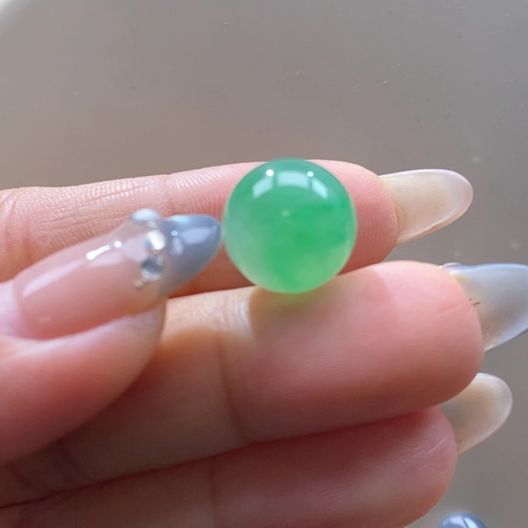 翡翠未镶嵌颈饰翡翠阳绿珠卡13.1