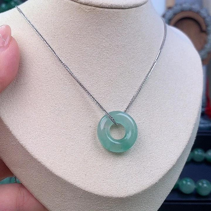 颈饰未镶嵌石英质玉