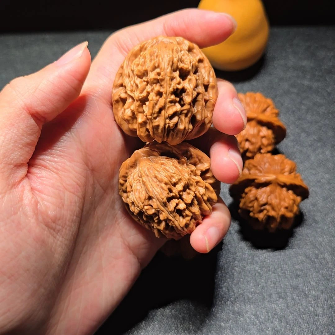 文玩核桃吊坠山地红皮四座楼