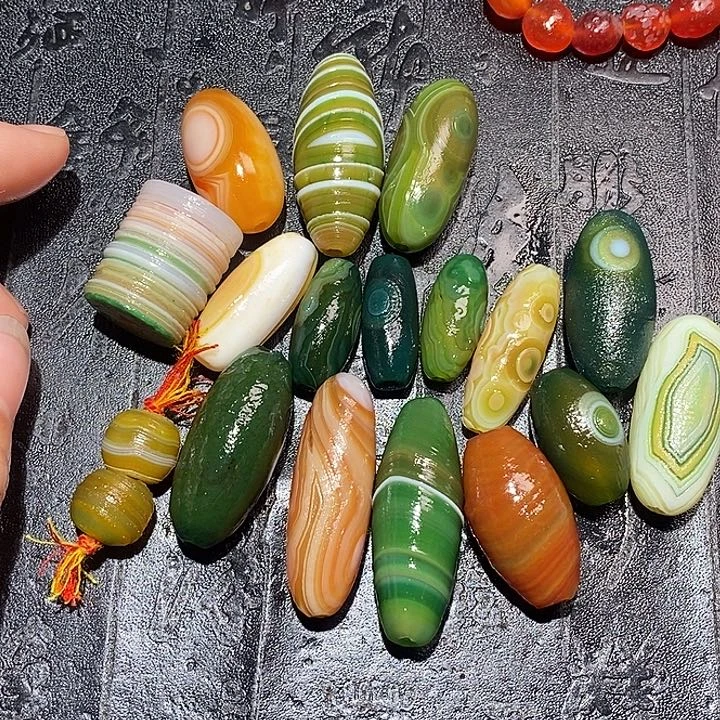 万***山玛瑙/玉髓合金颈饰