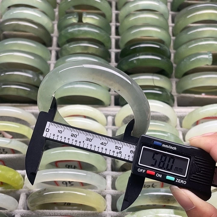 蛇纹石玉未镶嵌手镯84