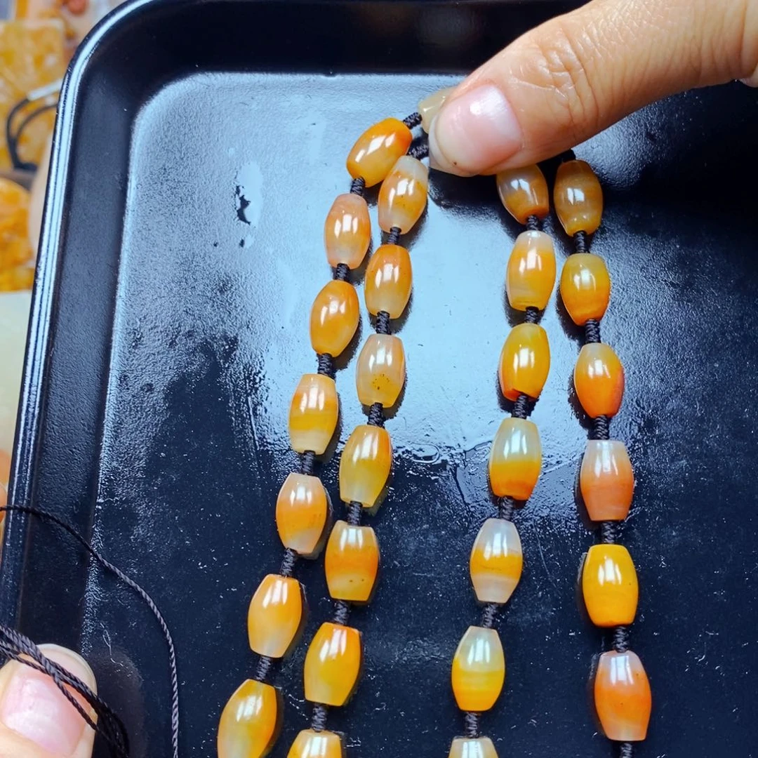 石英质玉（黄龙玉）未镶嵌颈饰