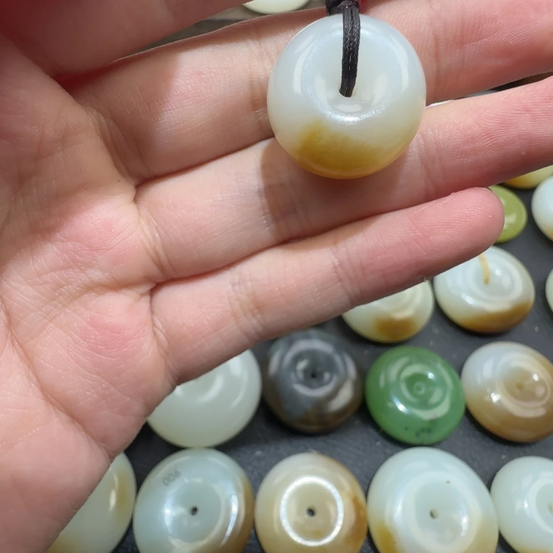 家***!和田玉（糖玉）未镶嵌颈饰