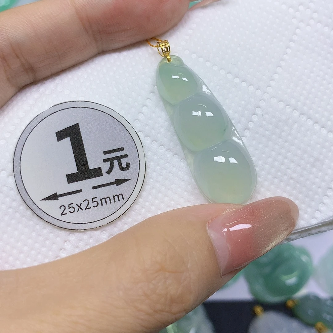 颈饰18K金镶嵌翡翠挂件