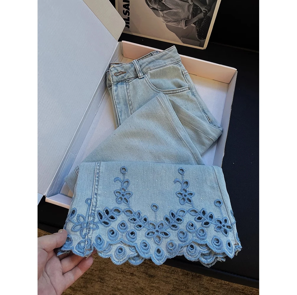 今年流行的爆款独特超好看宽松慵懒风显瘦蓝色镂空印花直筒牛仔裤