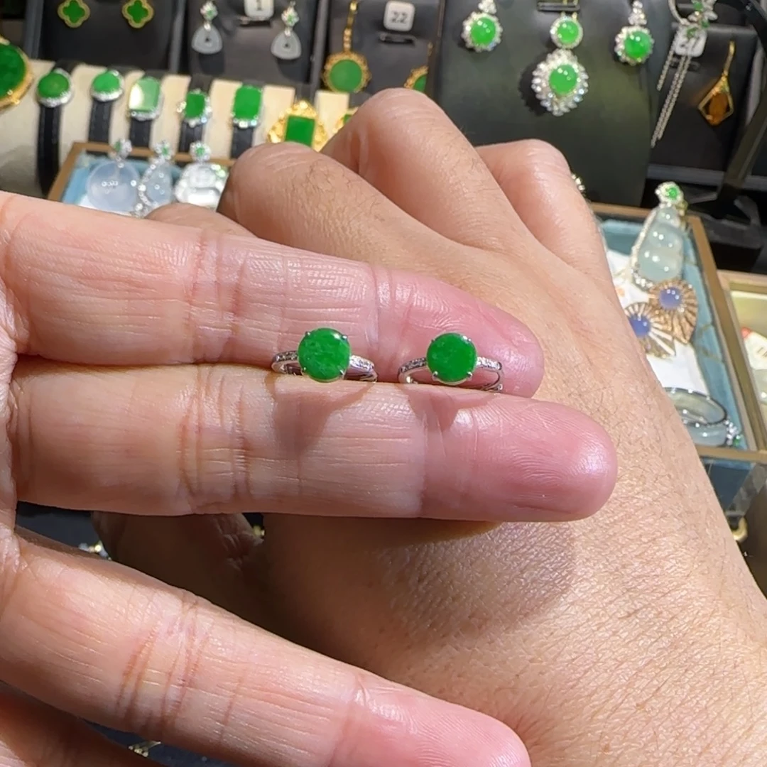 翡翠18K金镶嵌颈饰耳包