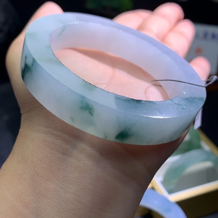 定制翡翠未镶嵌翡翠手镯