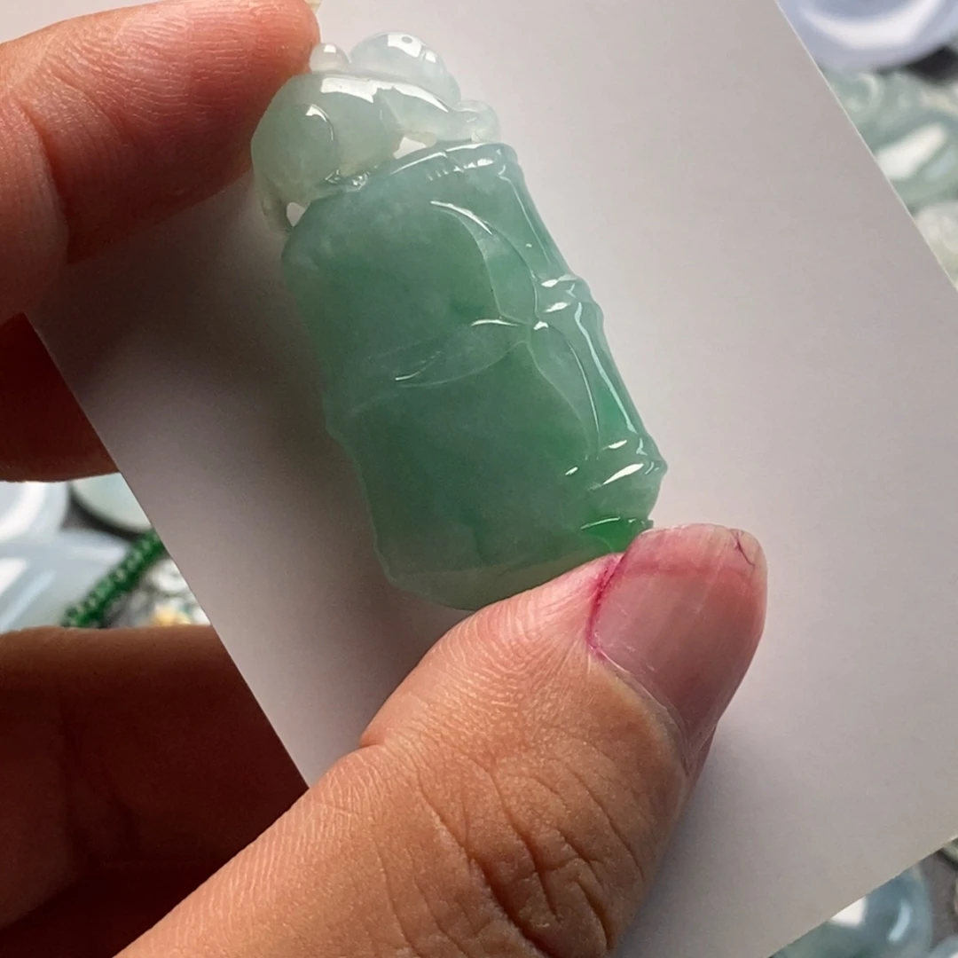 颈饰未镶嵌翡翠天然