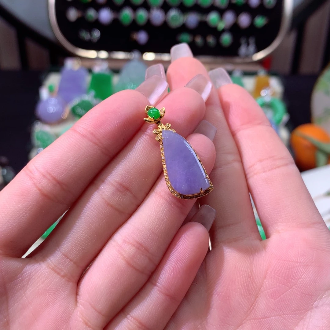 翡翠颈饰18K金镶嵌翡翠