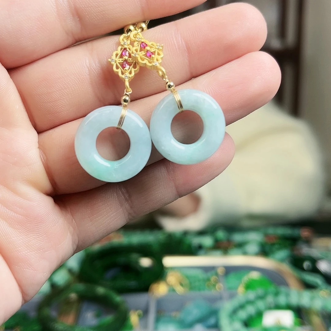 翡翠颈饰未镶嵌耳饰