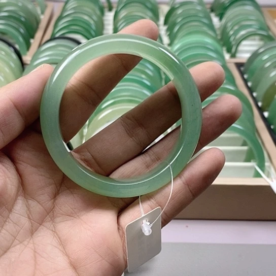 东陵石未镶嵌手镯