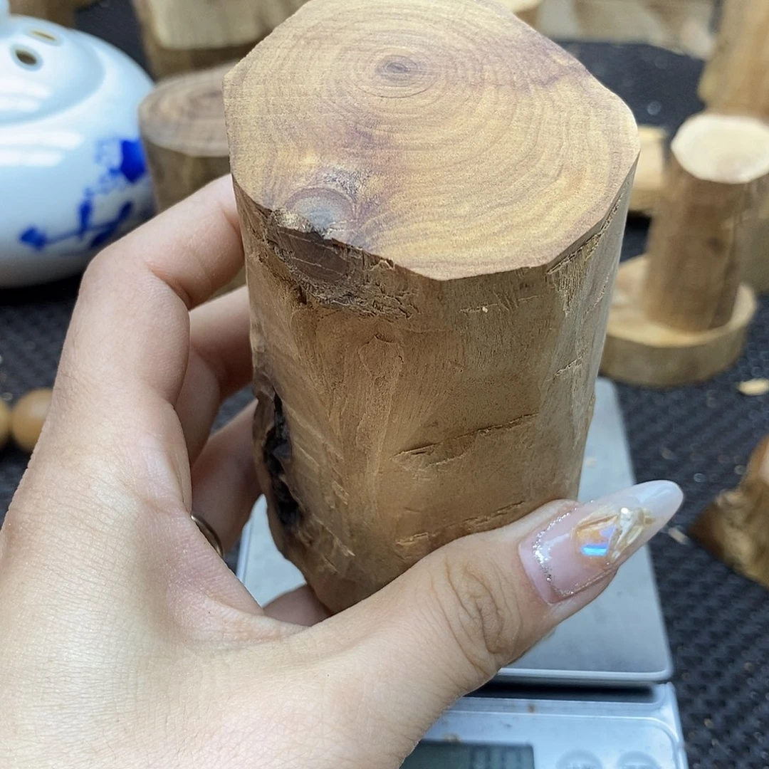 木庄**里老山檀香木料木料