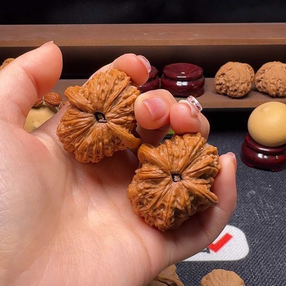 文玩核桃吊坠迷****师38.5血麒麟