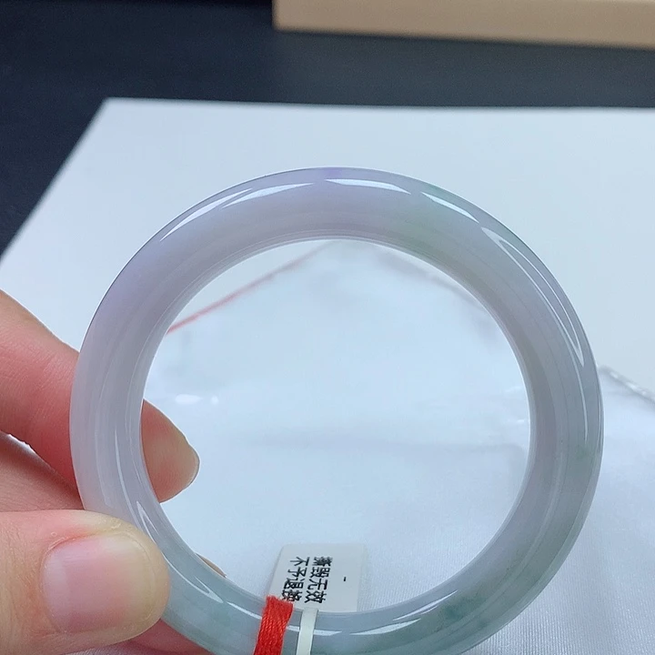 翡翠手镯未镶嵌56.6圈口飘绿圆条手镯