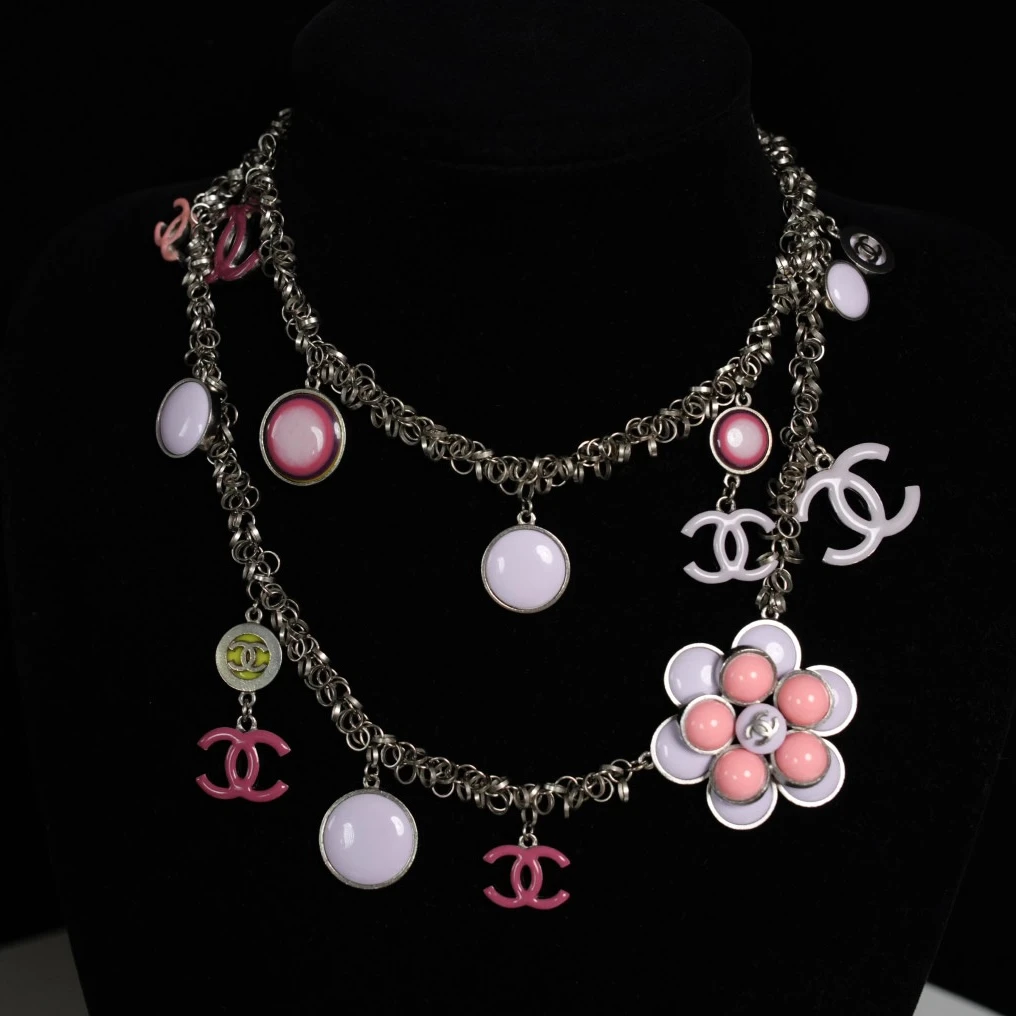 Chanel 珐琅花朵多元素长项链
