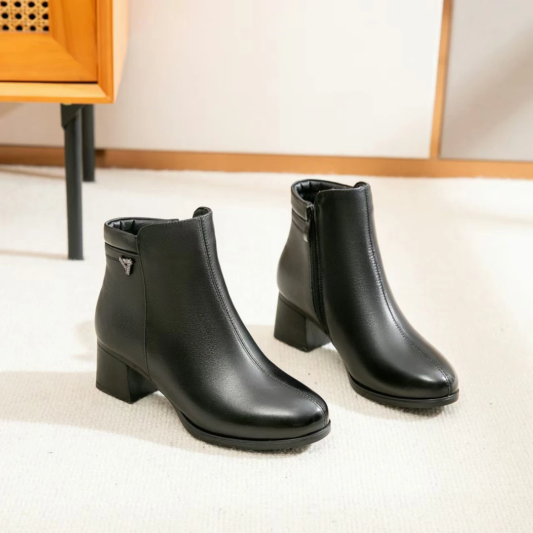 陇上红牛时装靴加绒高跟冬季女鞋短筒粗跟短靴马丁靴女靴5870